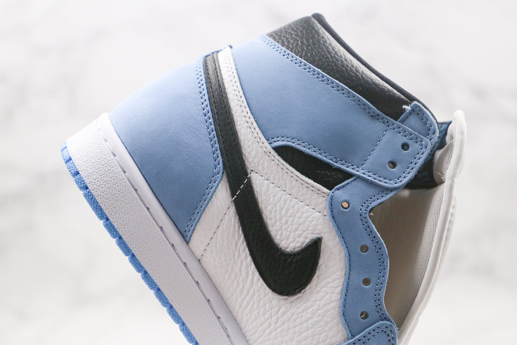 Jordan 1 Retro High White University Blue Black